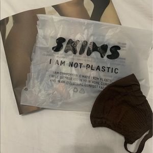 SKIMS Face Mask - COCOA